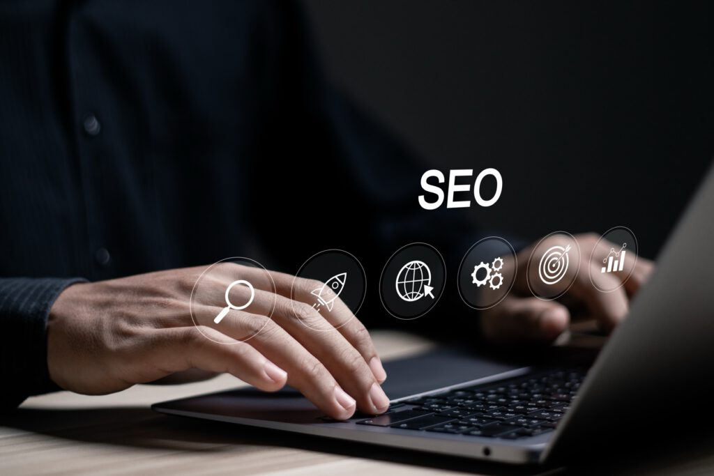 Kosten SEO - Computer mit Symbol