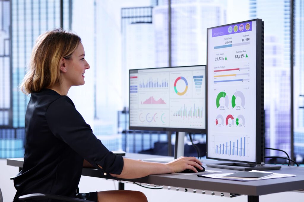 Suchbegriffe - die Frau arbeitet als Analystin