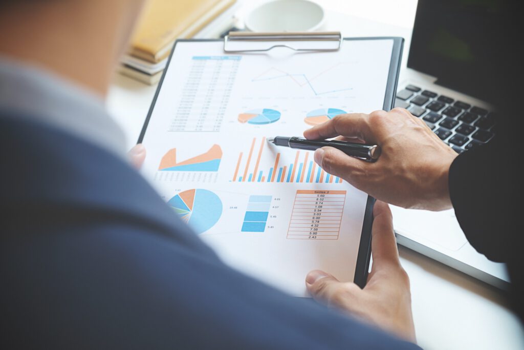 Suchbegriffe - die Männer analysieren Suchbegriffe