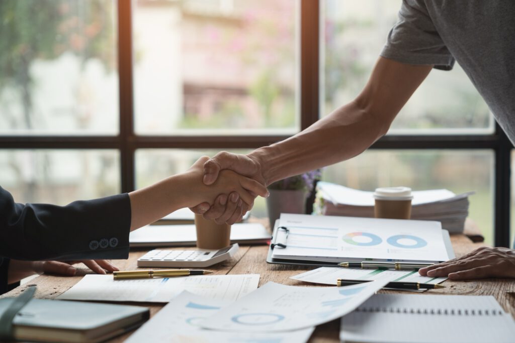 Rebranding Agentur - Handschlag